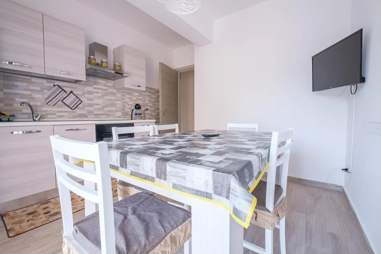 Damilhouse 4 Apartment Messina