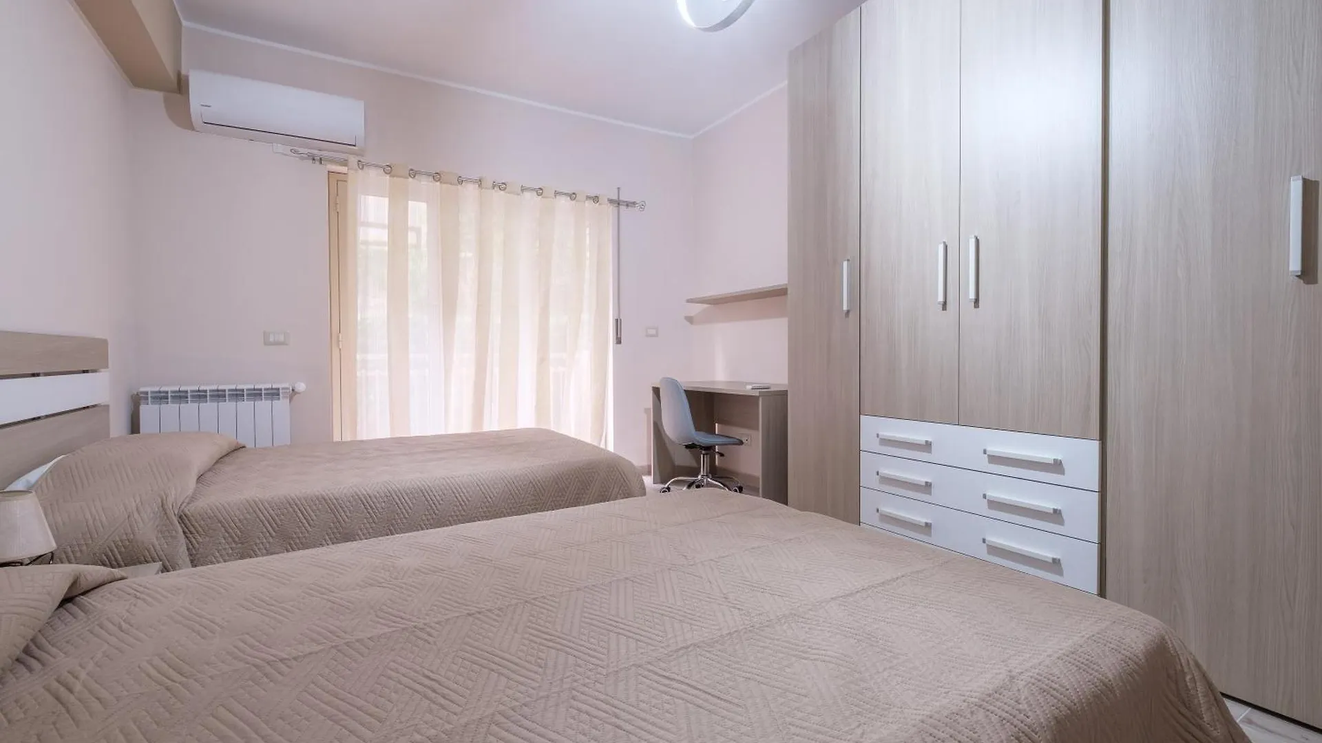 Damilhouse 4 Apartment Messina